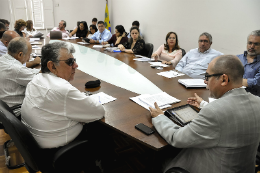 Imagem: Pró-reitores, diretores de unidades acadêmicas conheceram a proposta de contrato a ser assinado (Foto: Rafael Cavalcante)