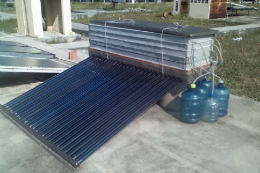 Imagem: Protótipo de dessalinizador solar desenvolvido no Laboratório de Energia Solar e Gás Natural da UFC (Foto: Osvaldo Assunção)