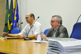 Imagem: O Vice-Reitor, Prof. Henry Campos, e o Pró-Reitor de Gestão de Pessoas, Prof. Serafim Ferraz, participam da solenidade de posse