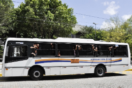 Imagem: Ônibus da UFC têm horário diferenciado durante as férias acadêmicas (Foto: Ribamar Neto)