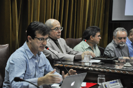 Imagem:  O Prof. Custódio Almeida relatou os 12 processos que criaram os novos cursos de graduação (Foto: Ribamar Neto)