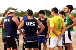 Imagem: Equipe da UFC durante concentração no treino (Foto: Agência UniSports)