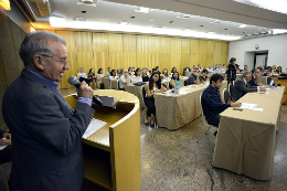 Imagem: Prof. Henry Campos palestra na abertura do evento (Foto: Jr. Panela)