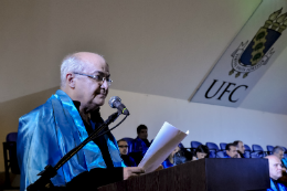 Imagem: O Prof. Nildo Loiola Dias, coordenador da Licenciatura em Física, falou em nome do corpo docente (Foto: Ribamar Neto)