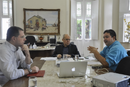 Imagem: Reunião entre o Reitor Jesualdo Farias e representantes da STI e da RNP