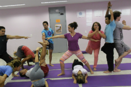 Imagem: Alunos de todos os cursos de graduação podem se matricular para as aulas de ioga e meditação (Foto: divulgação)
