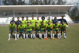 Foto oficial da equipe do futebol no gramado (Foto: Divulgação)