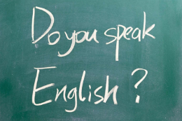 Imagem: Quadro negro onde está escrito "Do you speak english?"