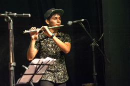 Imagem: Dentre os instrumentos utilizados nos projetos musicais estão a flauta transversal, o clarinete, o saxofone e outros (Foto: Viktor Braga/UFC)