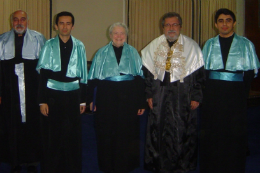Imagem: Cerimônia de entrega do título de Professora Honoris Causa da UFC, em setembro de 2006 (Foto: Divulgação)