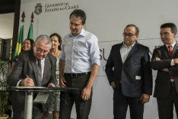 Imagem: Reitor Henry Campos assinou, no Palácio da Abolição, o Termo de Adesão ao Comitê do Pacto Ceará Sustentável