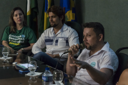 Imagem: O Prof. Gerardo Júnior ressaltou a importância do PIBID na formação de docentes (Foto: Viktor Braga/UFC)