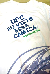Imagem: A cortesia das camisetas foi doação de um ex-aluno da UFC