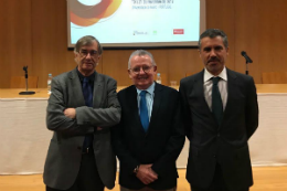 Foto do reitor Henry Campos junto ao reitor e ao vice-reitor da Universidade de Aveiro