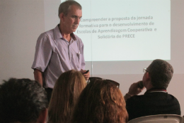 Imagem: O Prof. Manoel Andrade, coordenador do Prece, respondeu a dúvidas sobre a Jornada Formativa (Foto: Divulgação/Eideia)
