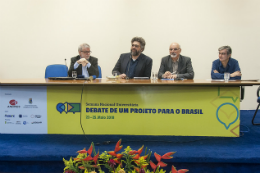 Imagem: Painel inaugurou os debates da Semana Nacional Universitária (Foto: Viktor Braga/UFC)