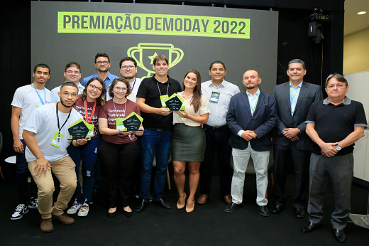 Imagem: As startups premiadas no Demoday 2022 foram a BMO – Be More – Seja Mais (3º lugar), Turisnato (º lugar) e a Verde Acqua (1º lugar) – (Foto: Divulgação/SECITECE)