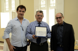 Imagem: Professores Custódio Almeida, Ernesto Pitombeira e Reitor Jesualdo Farias.
