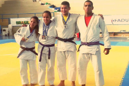 Imagem: Os medalhistas: Patrícia Távila (esq.), Rafaella Boto, Reginaldo Muniz e Marlon Bruno (Foto: Divulgação)