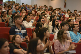 Imagem: Auditório da FEAAC recebeu grande público durante todo o evento (Foto: Divulgação)