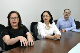 Imagem: Pró-Reitora de Extensão, Profª Marcia Machado (à esquerda) e os coordenadores do CRUTAC se reuniram na última semana com gestores municipais (Foto: Jr. Panela)
