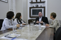 Imagem: O encontro com representantes da The College of New Jersey (TCNJ) aconteceu no Gabinete do Reitor