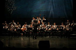 Imagem: A Orquestra de Tamburas Batorek, da Croácia, realiza única apresentação (Foto: Divulgação)