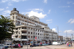 Foto do Lord Hotel, localizado ao lado da Praça José de Alencar (Foto: Google Earth)