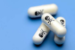 Imagem: Pílulas com símbolo de caveira grafado