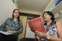 Imagem: Dissertação de mestrado de Raquel Gomes teve orientação da Profª Escolástica Moura (Foto: Jr. Panela)