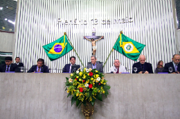 Imagem: Sessão na Assembleia Legislativa contou com a presença dos quatro reitores das instituições federais de ensino superior no Ceará (Foto: Júnior Pio/AL-CE)