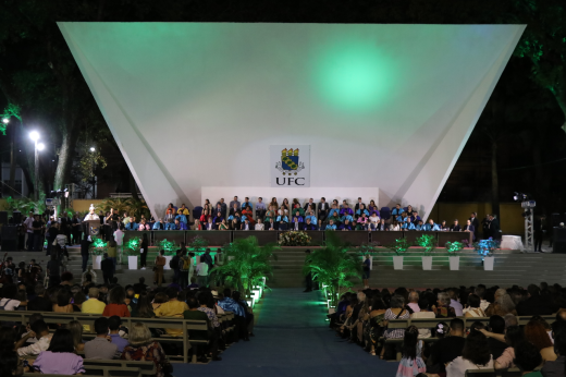 Imagem: Foto panorâmica do palco da Concha Acústica na cerimônia de posse de Custódio Almeida