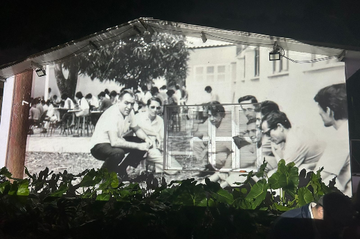 Imagem: Projeção de Imagens históricas do curso de Arquitetura