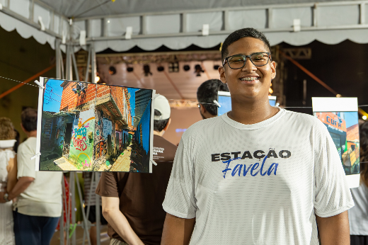 Imagem: Kauê Araújo, de 15 anos, encontrou na fotografia uma forma de expressão (Foto: Guilherme Silva/UFC)