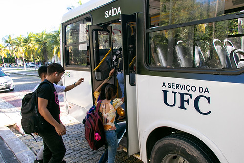 Imagem: Ônibus a serviço da UFC