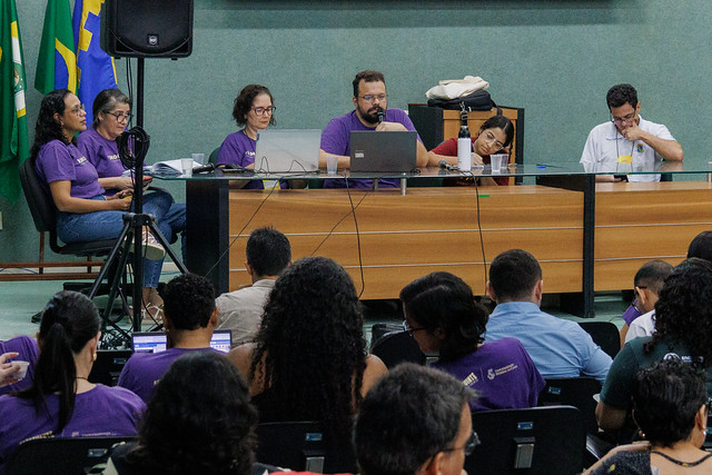 Imagem: participantes em sessão plenária do I Congresso Estatuinte